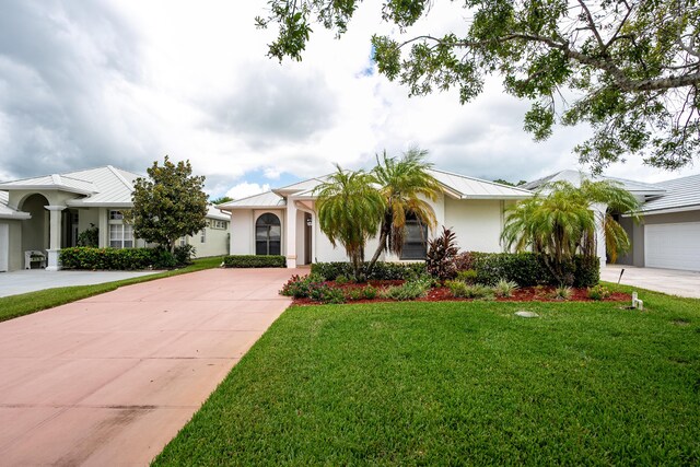 view of front facade featuring a front yard and a garage