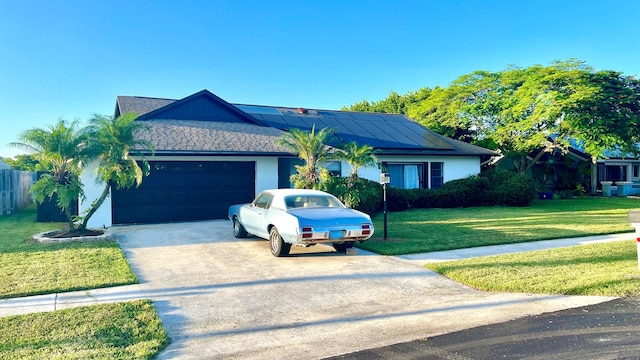 view of front of property featuring a front yard and a garage