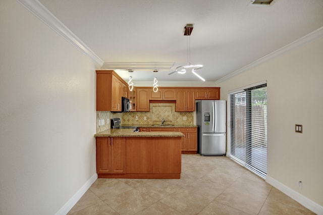 kitchen with sink, appliances with stainless steel finishes, light tile patterned floors, kitchen peninsula, and pendant lighting