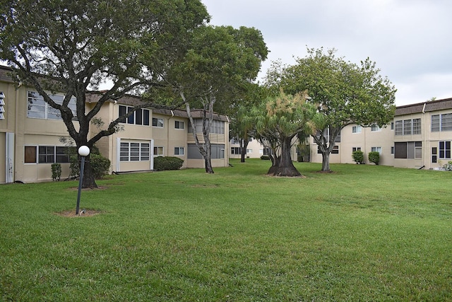 view of property's community featuring a yard