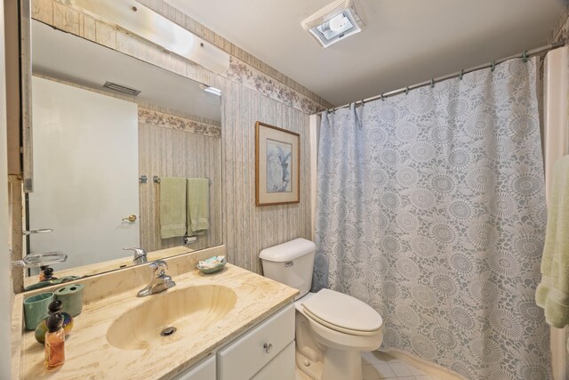 bathroom featuring tile patterned floors, a shower with shower curtain, vanity, and toilet