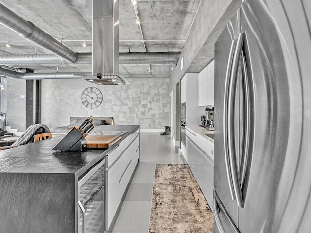 kitchen featuring white cabinets, dark countertops, modern cabinets, a kitchen island, and stainless steel appliances