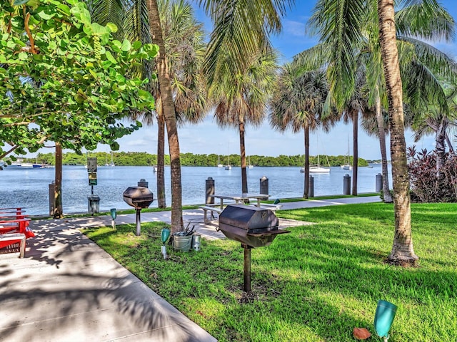 view of yard featuring a water view