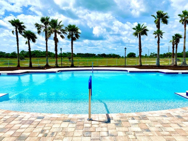 view of swimming pool