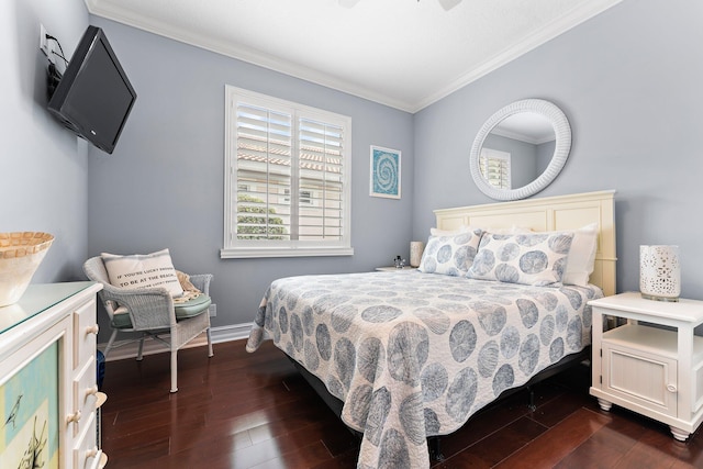 bedroom featuring ceiling fan, dark hardwood / wood-style floors, and crown molding