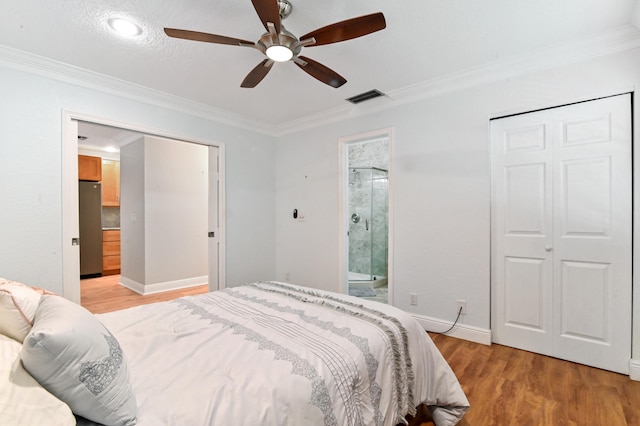 bedroom with light wood-type flooring, ensuite bath, stainless steel fridge, ceiling fan, and ornamental molding