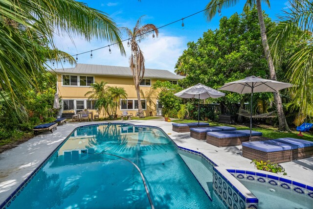 view of swimming pool featuring a patio area and a jacuzzi