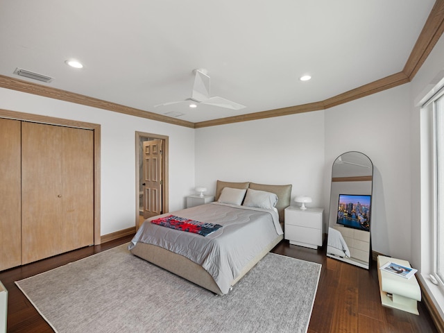 bedroom featuring ceiling fan, dark hardwood / wood-style floors, and ornamental molding