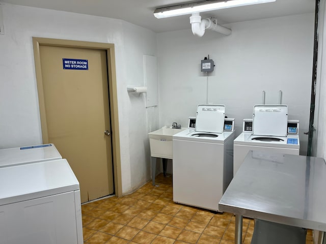 laundry room featuring light tile patterned floors and washer and dryer