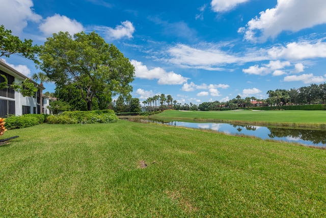 view of yard featuring a water view