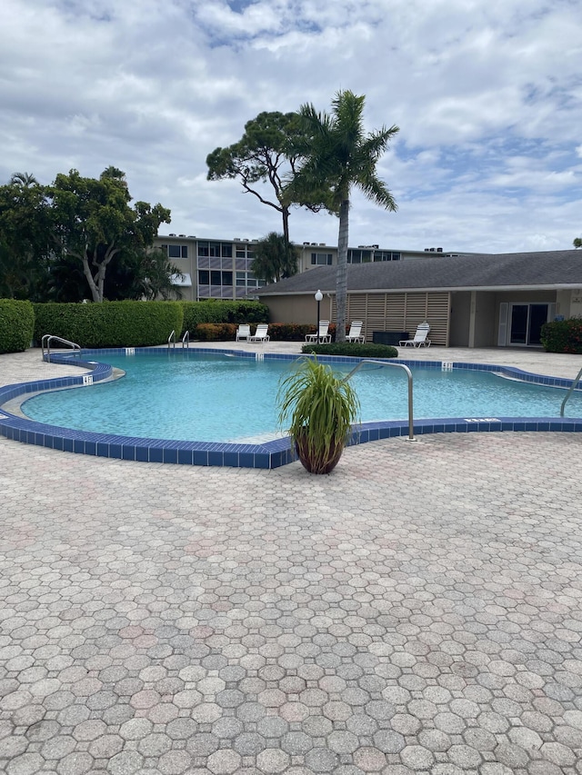 view of swimming pool featuring a patio