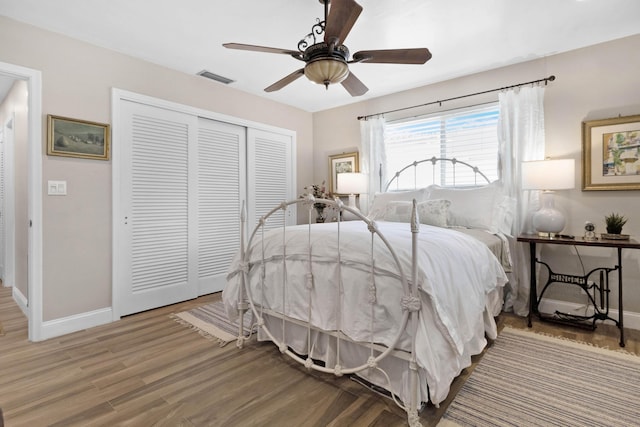 bedroom featuring hardwood / wood-style floors, a closet, and ceiling fan