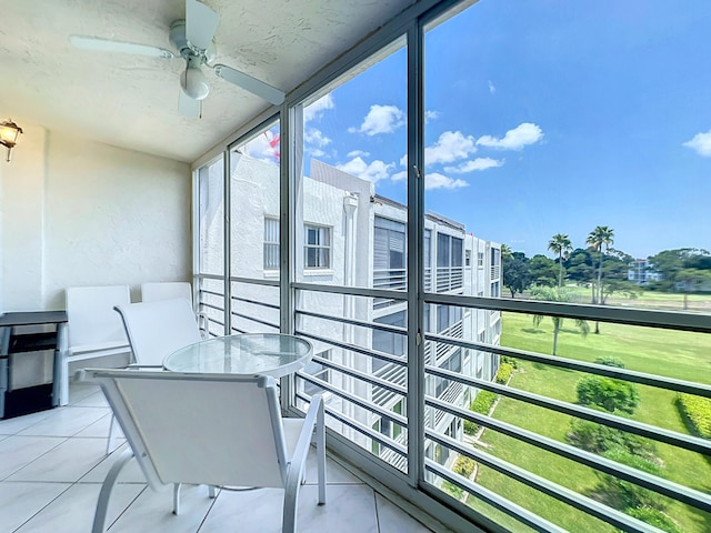 sunroom / solarium featuring ceiling fan