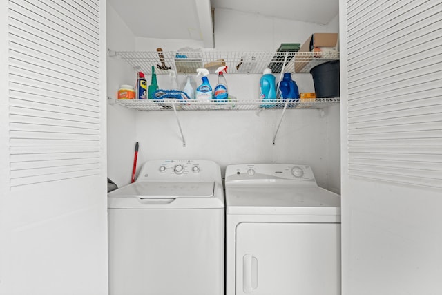 washroom with laundry area and washer and clothes dryer