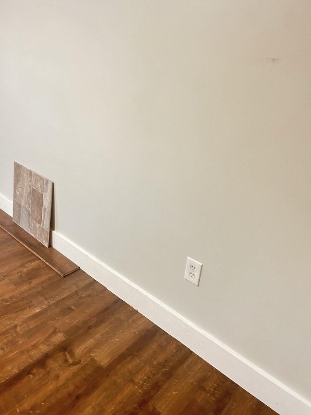 room details featuring hardwood / wood-style floors