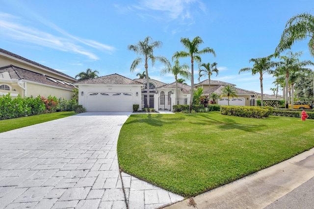 view of front of property featuring a front yard and a garage