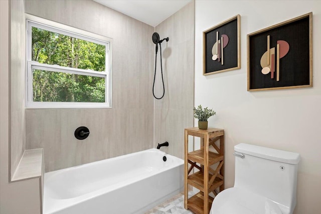 bathroom with tiled shower / bath and toilet