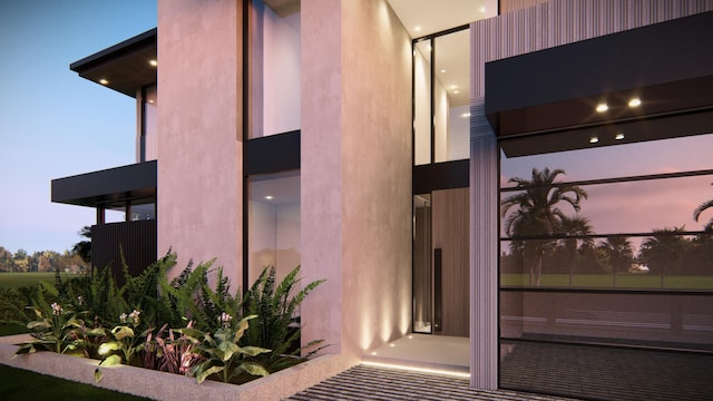 view of exterior entry featuring stucco siding