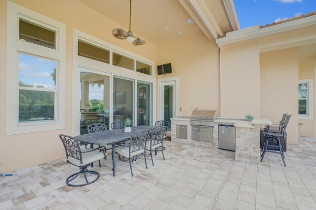 living area with a wealth of natural light, visible vents, and arched walkways