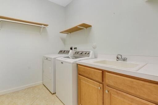 full bathroom with toilet, vanity, and shower / bath combo