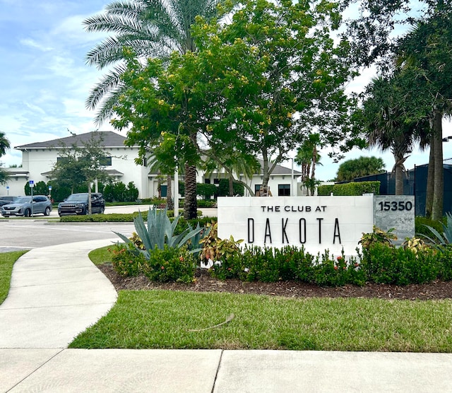 view of community / neighborhood sign