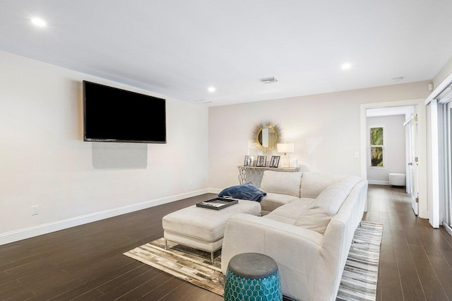 living area featuring dark wood-style floors, recessed lighting, visible vents, and baseboards