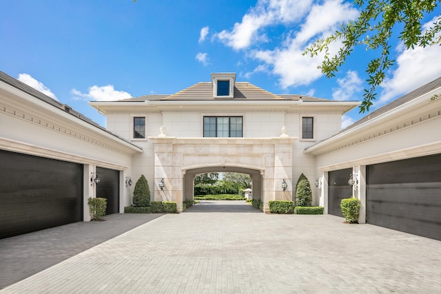 view of front of property featuring a garage