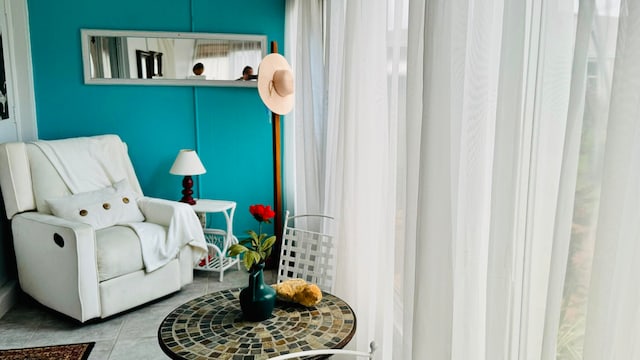 sitting room featuring light tile patterned flooring