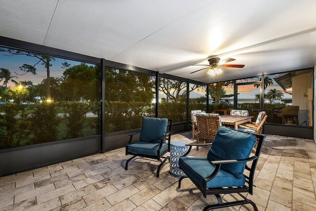 sunroom with ceiling fan