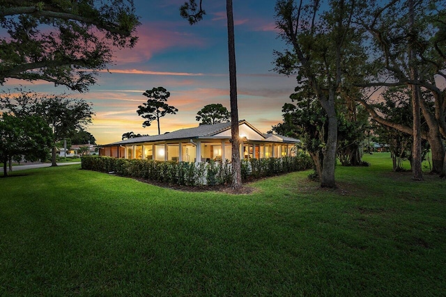 view of yard at dusk