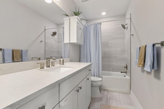 full bath with toilet, shower / bathtub combination with curtain, baseboards, and vanity