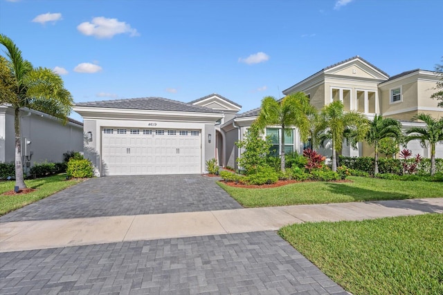 view of front of property featuring a front yard and a garage