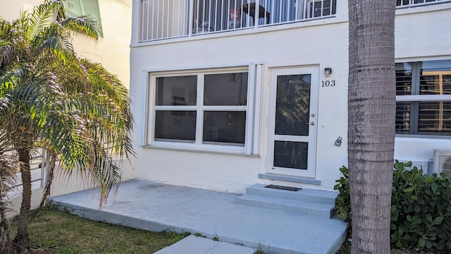 exterior entry at dusk featuring a balcony