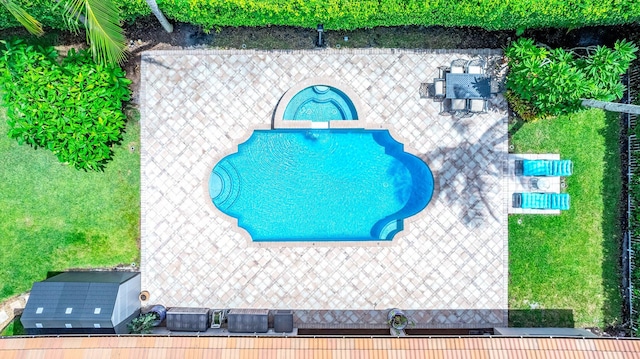 view of swimming pool