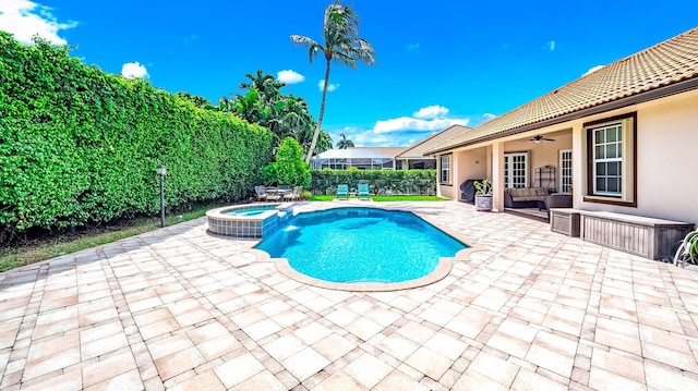 view of swimming pool with an in ground hot tub, ceiling fan, and a patio