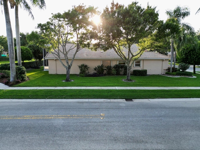 single story home with a front lawn