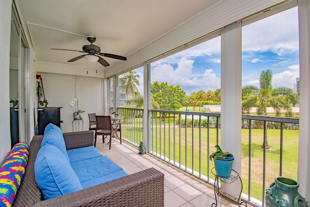 sunroom featuring ceiling fan