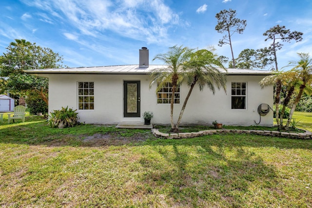 single story home featuring a front yard