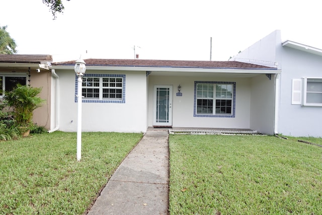 single story home with a front lawn