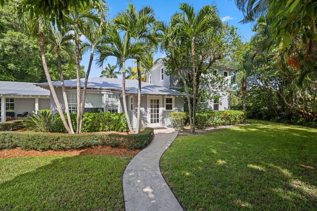 920 Hibiscus Ln, Delray Beach, FL 33444 - view of front of property with a front yard