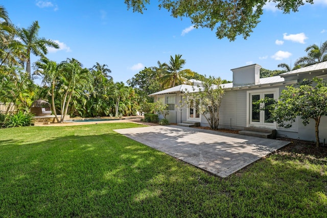 view of yard featuring a patio