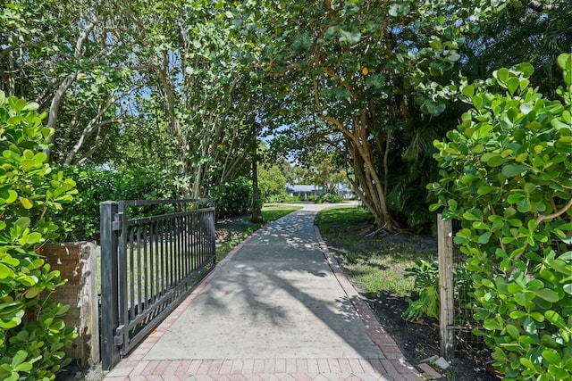 920 Hibiscus Ln, Delray Beach, FL 33444 - view of gate