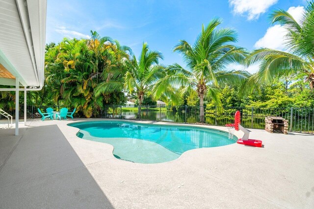 view of swimming pool featuring a patio