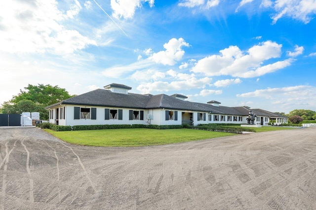 ranch-style house with a front yard