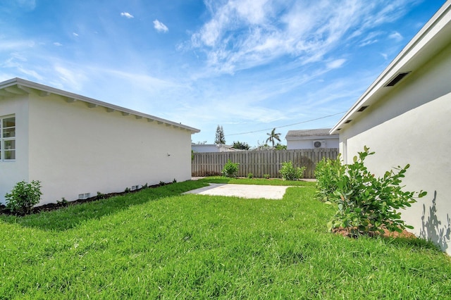 view of yard with a patio area