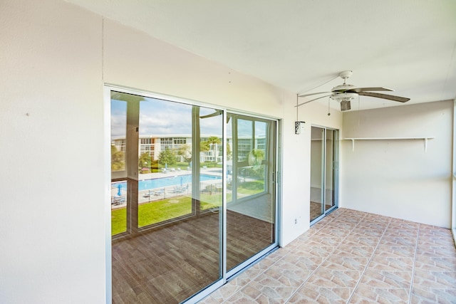 entryway featuring ceiling fan