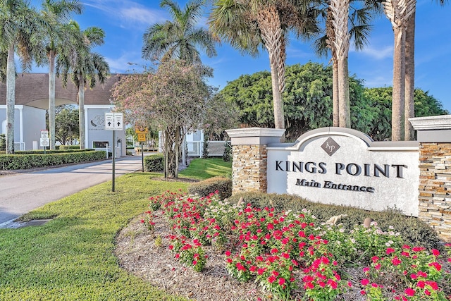 community sign featuring a lawn