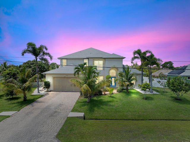 view of front facade featuring a yard