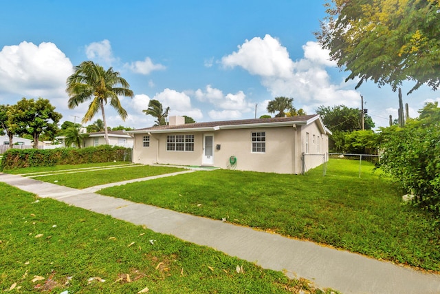 view of front facade with a front lawn