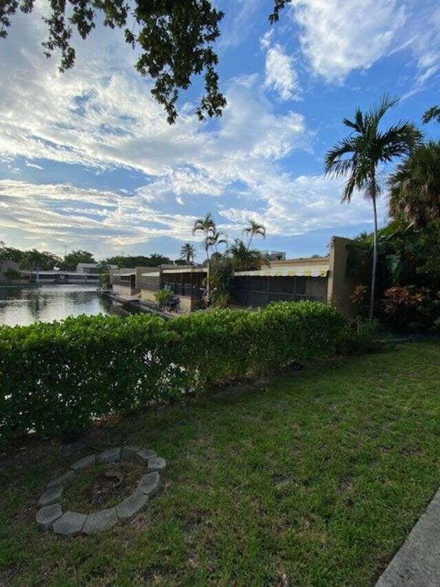 view of yard featuring a water view